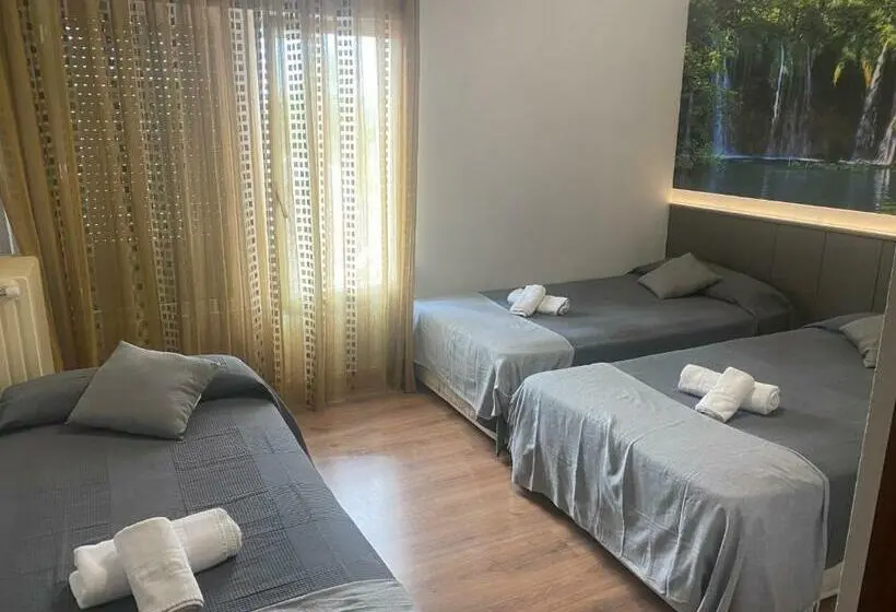 スタンダードトリプルルーム, Hostal Restaurante Río Ubierna