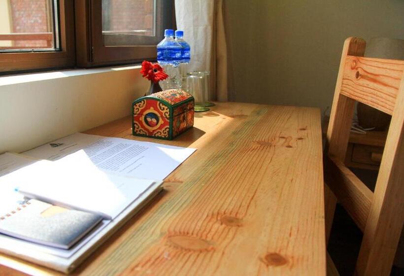 اتاق لوکس با بالکن, Rokpa Guest House