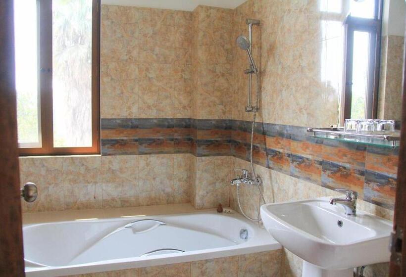 اتاق لوکس با چشمانداز باغ, Rokpa Guest House