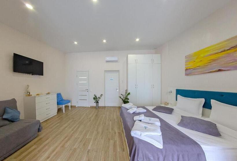 سوئیت با بالکن, Apart Hotel Poseidon