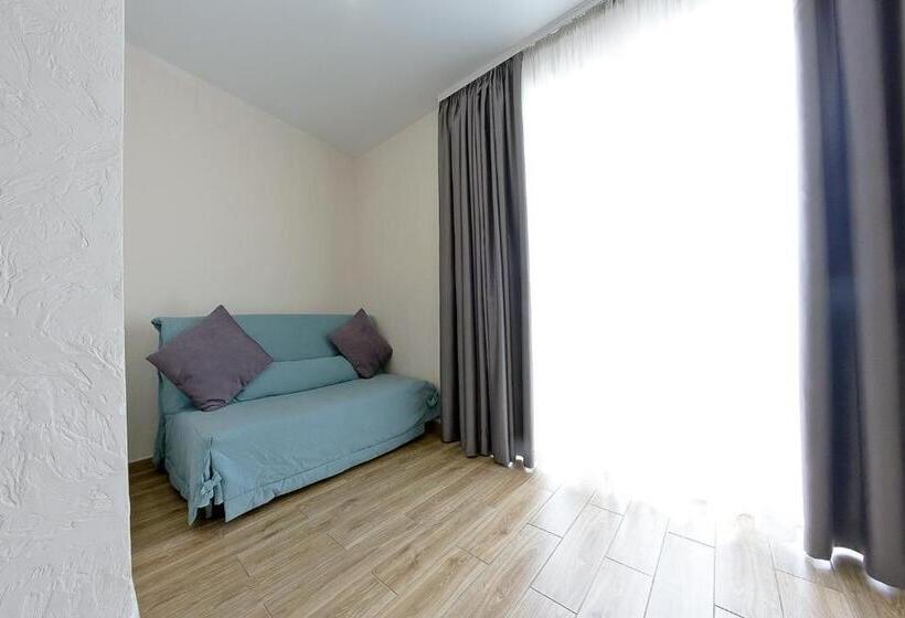 سوئیت با بالکن, Apart Hotel Poseidon