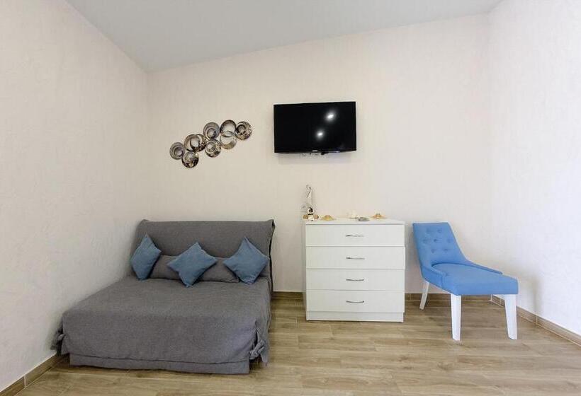 سوئیت با بالکن, Apart Hotel Poseidon