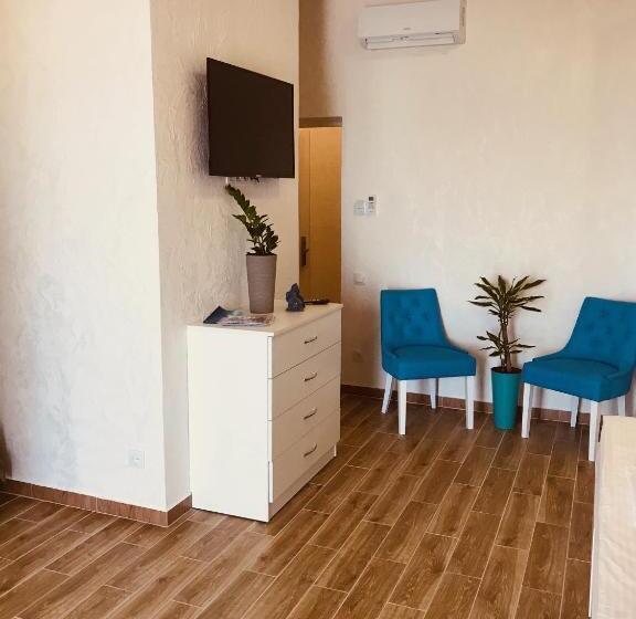 سوئیت با بالکن, Apart Hotel Poseidon