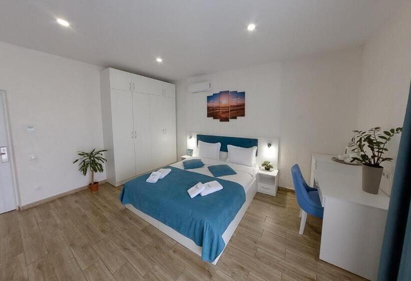 سوییت جونیور با بالکن, Apart Hotel Poseidon