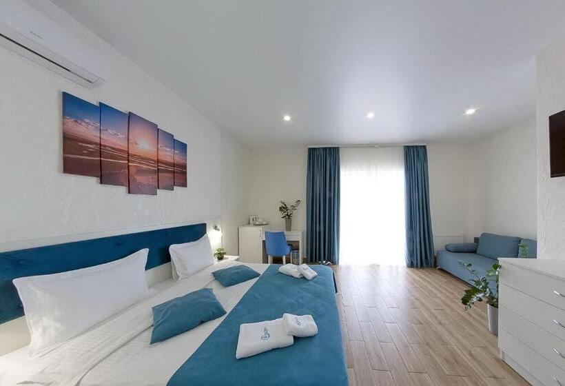 سوییت جونیور با بالکن, Apart Hotel Poseidon