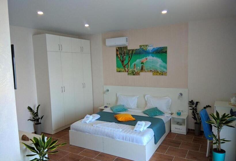 سوییت جونیور با بالکن, Apart Hotel Poseidon