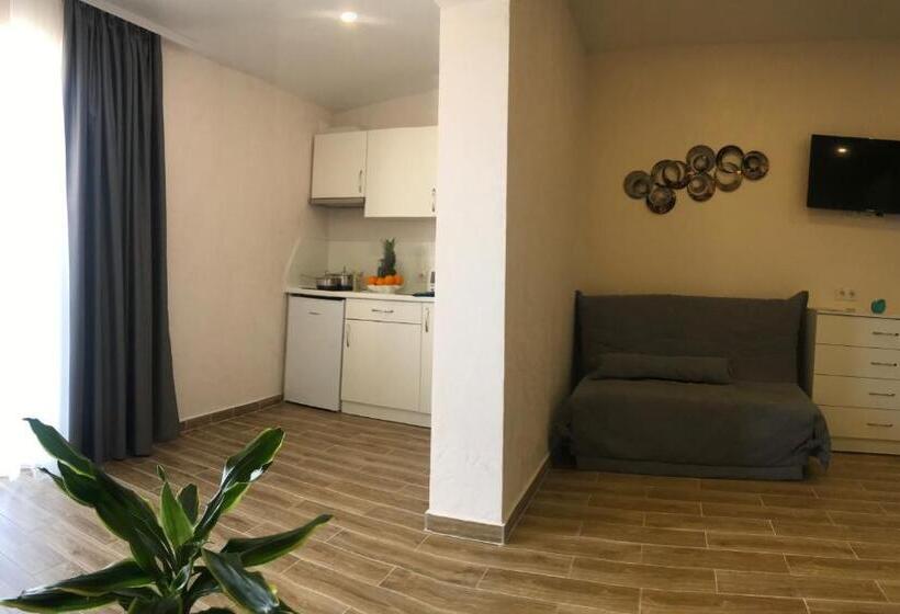 سوئیت با بالکن, Apart Hotel Poseidon