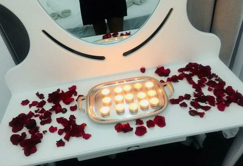 اتاق استاندارد سه تخته با چشم‌انداز استخر, New House Kobuleti