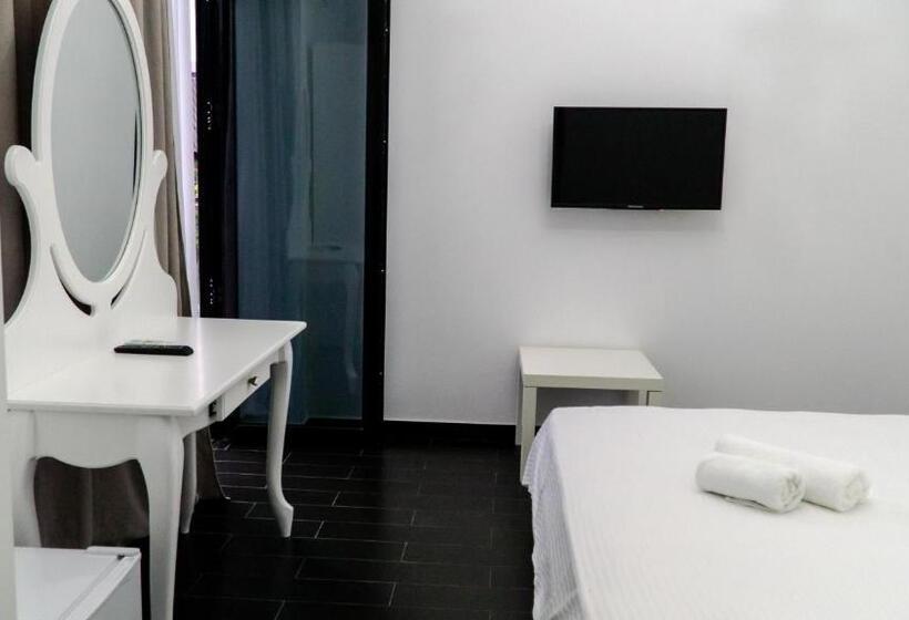 اتاق استاندارد با بالکن و چشم‌انداز دریا, New House Kobuleti