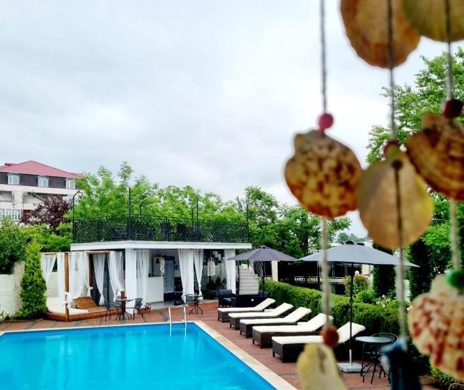 اتاق استاندارد با بالکن و چشم‌انداز دریا, New House Kobuleti