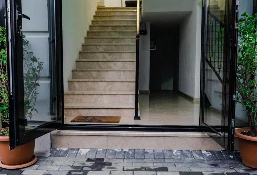 اتاق استاندارد با چشم‌انداز کوهستان, New House Kobuleti