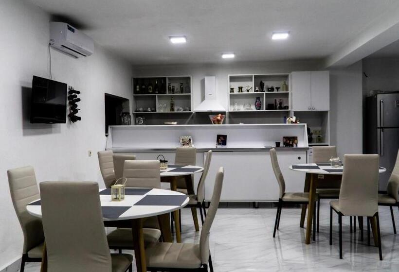 اتاق استاندارد با چشم‌انداز کوهستان, New House Kobuleti