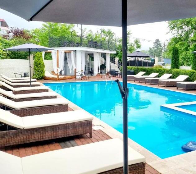 اتاق استاندارد با چشم‌انداز کوهستان, New House Kobuleti