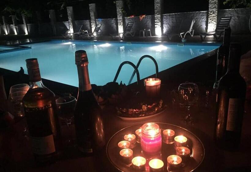 اتاق لوکس سه تخته, New House Kobuleti