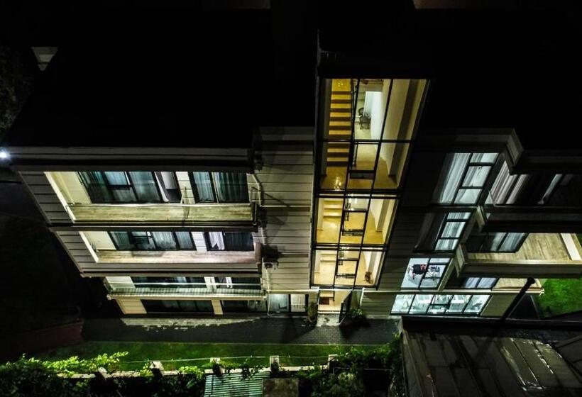 اتاق لوکس سه تخته, New House Kobuleti