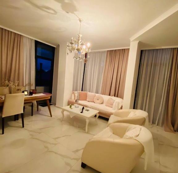 اتاق استاندارد با بالکن و چشم‌انداز دریا, New House Kobuleti