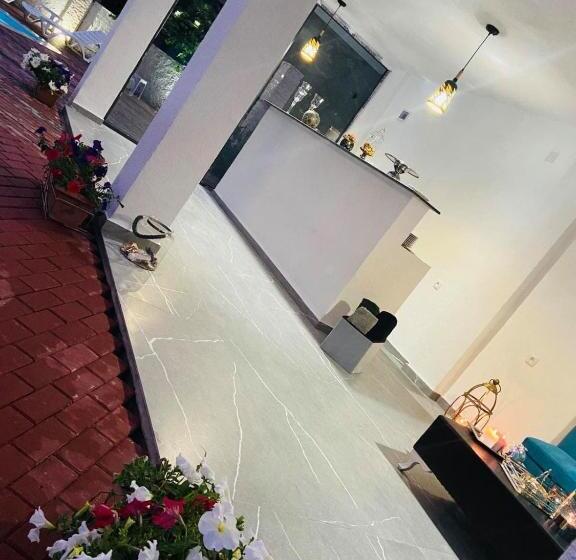 اتاق استاندارد با بالکن و چشم‌انداز دریا, New House Kobuleti