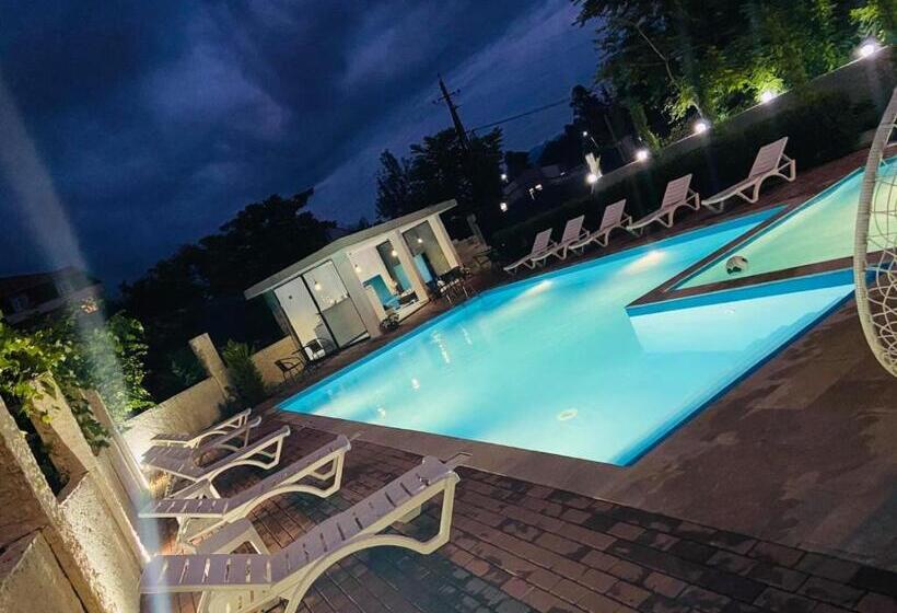 اتاق استاندارد با بالکن و چشم‌انداز دریا, New House Kobuleti