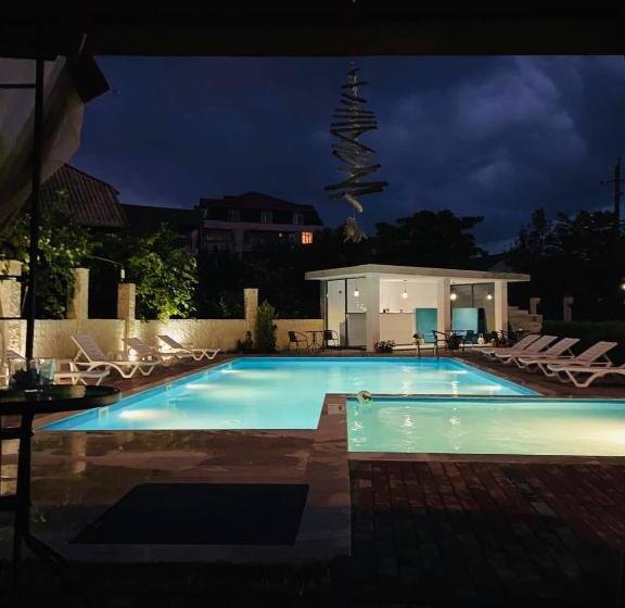 اتاق استاندارد با چشم‌انداز کوهستان, New House Kobuleti