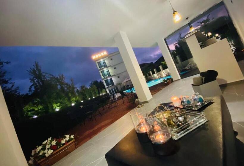 اتاق استاندارد با چشم‌انداز کوهستان, New House Kobuleti