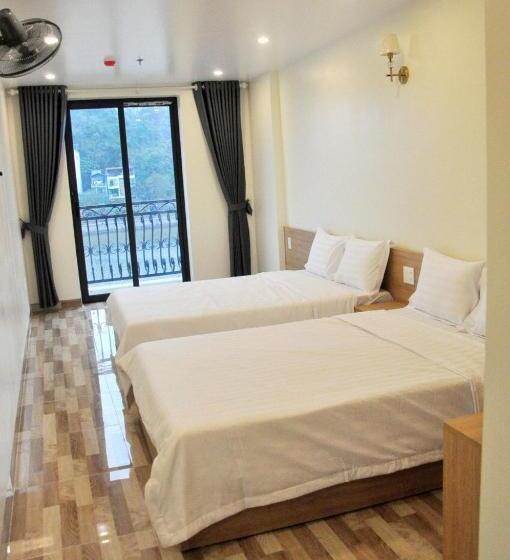 اتاق استاندارد چهار تخته با چشم‌انداز دریا, Sea Balcony