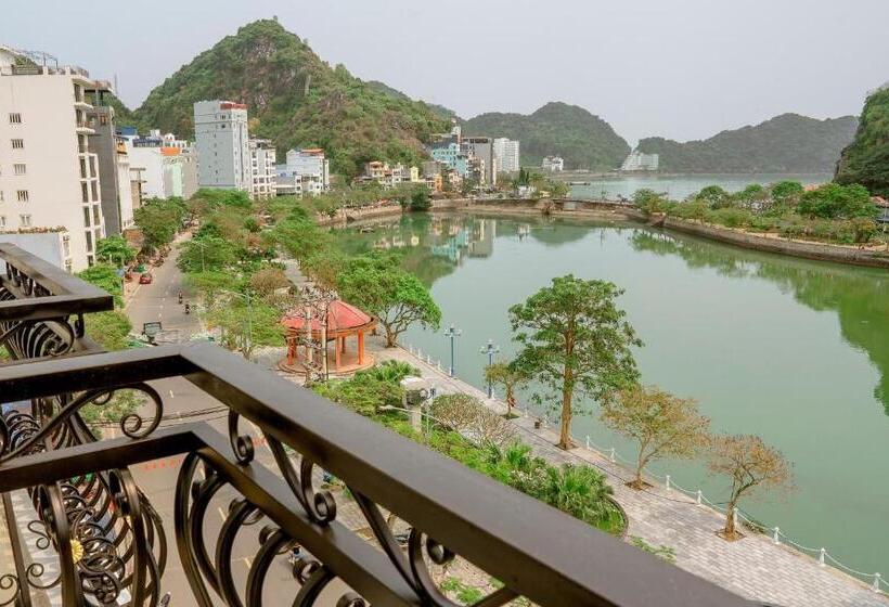 اتاق استاندارد چهار تخته با چشم‌انداز دریا, Sea Balcony