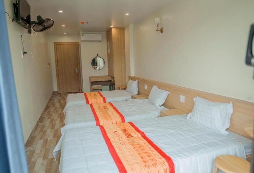 اتاق استاندارد سه تخته با بالکن, Sea Balcony