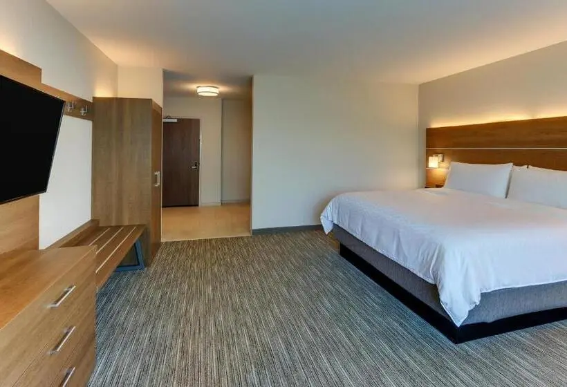 キングサイズベッドのデラックスルーム, Holiday Inn Express & Suites Roanoke – Civic Center