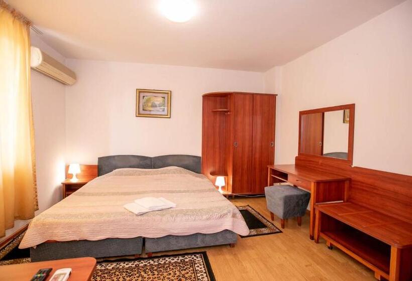 Люкс с Балконом, Family Hotel Ambrozia
