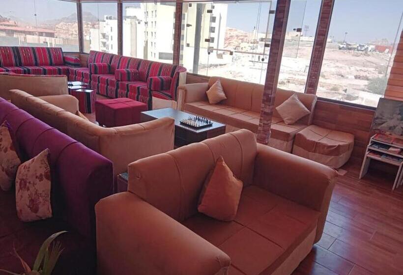 تختخواب در اتاق مشترک, Petra Cabin Inn Hostel&resturant