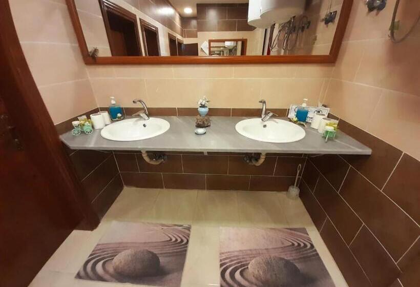 تختخواب در اتاق مشترک, Petra Cabin Inn Hostel&resturant