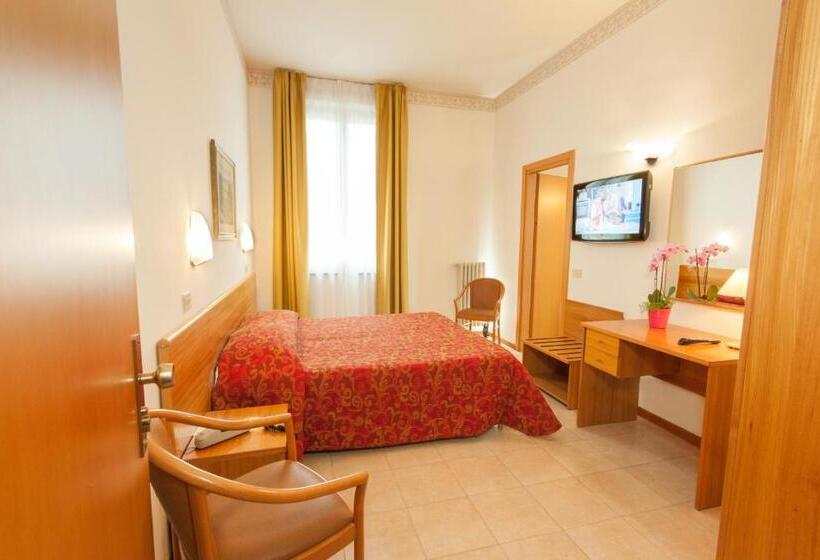 חדר סטנדרט יחיד, Albergo Vittoria