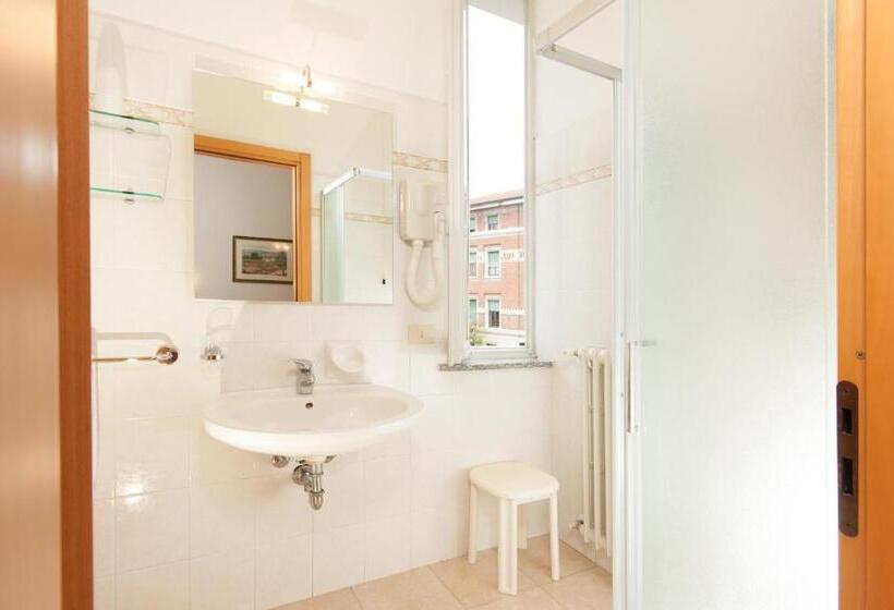 اتاق استاندارد یک نفره, Albergo Vittoria