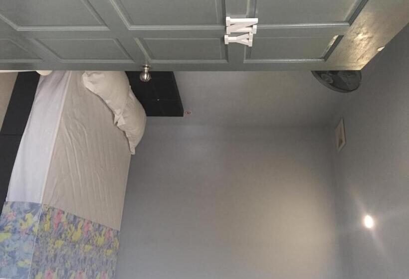 バス共有のスタンダードルーム, The Second Room