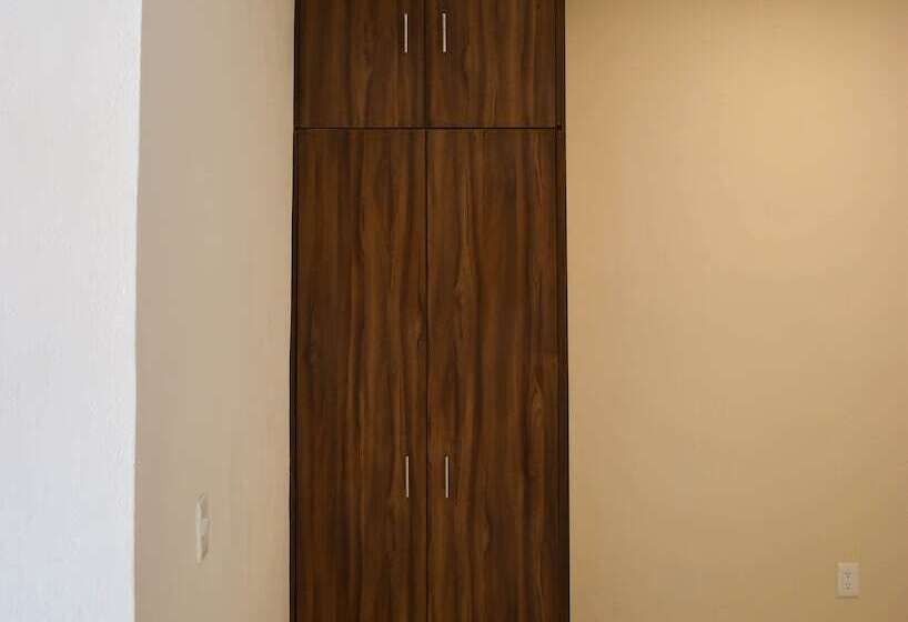 דירת שני חדרים, Muchin