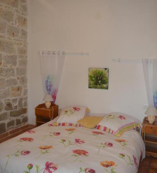 חדר דלוקס, Les Loups Dans La Bergerie