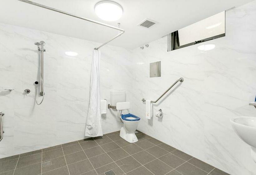 חדר סטנדרט מותאם לאדם עם מוגבלויות, Quality Inn Sunshine Haberfield