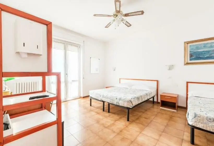 اتاق استاندارد سه تخته با بالکن, Lia Rooms 4