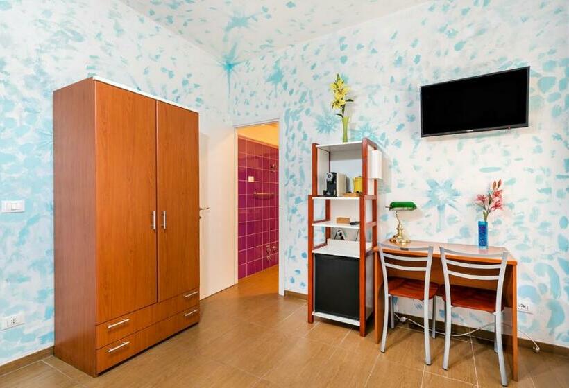 غرفة قياسية ثلاثية, Lia Rooms 4
