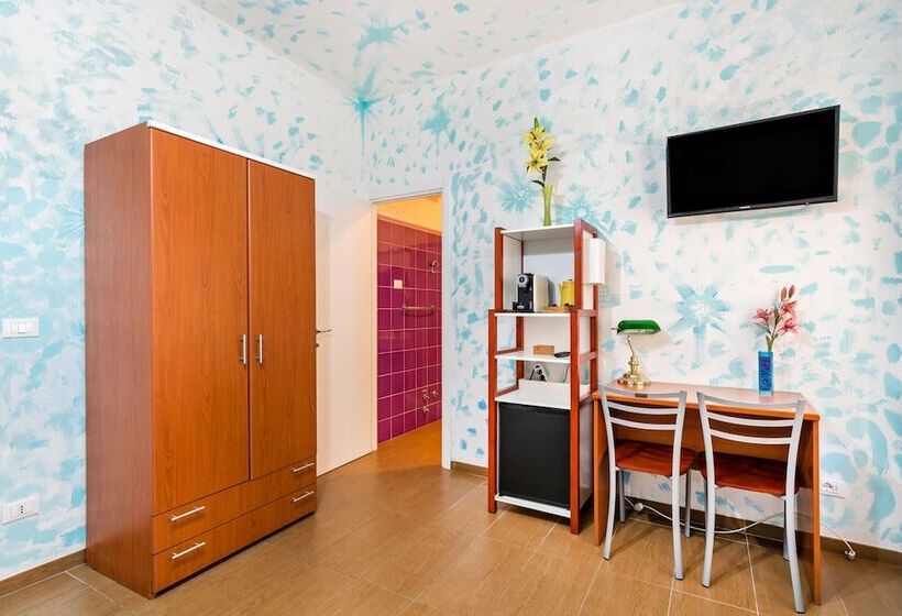 اتاق استاندارد سه نفره, Lia Rooms 4