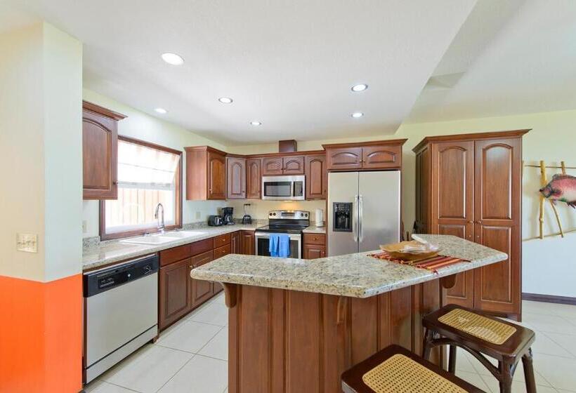 ویلای 2 خوابه, Seiri Del Mar