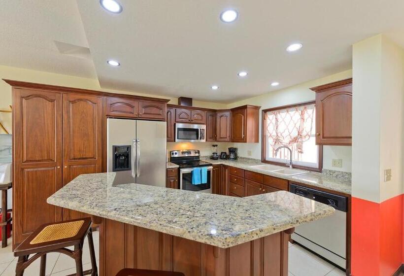 ویلای 2 خوابه, Seiri Del Mar