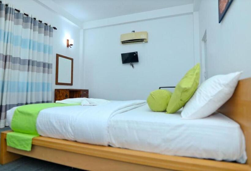 اتاق لوکس با بالکن, Thinaya Lake Resort