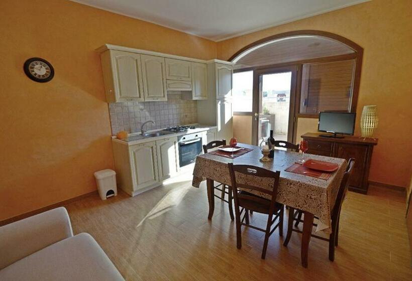 דירת חדר בקומת קרקע, Toto Residence