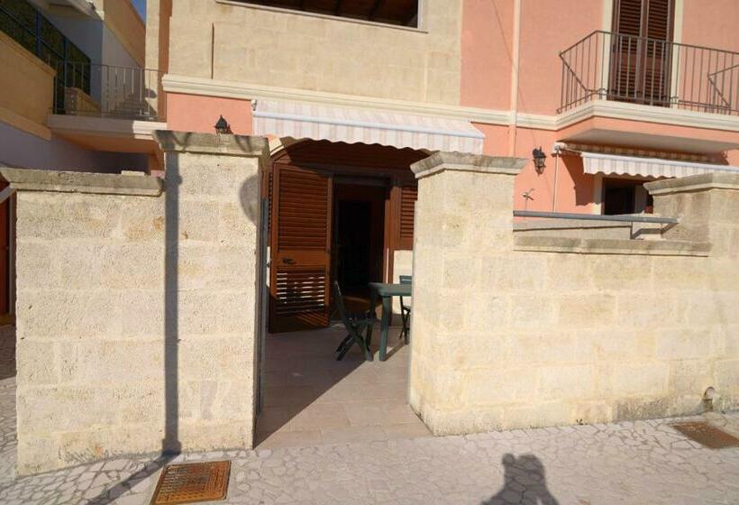 דירת חדר בקומת קרקע, Toto Residence