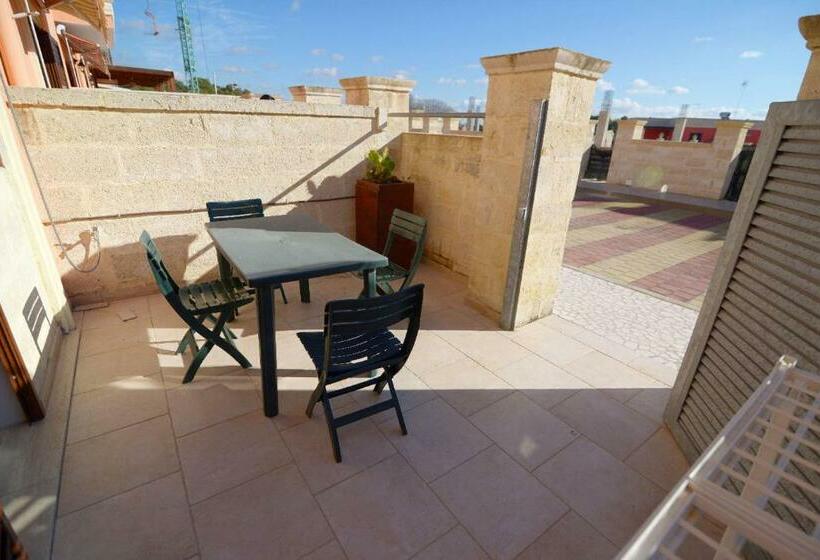 דירת חדר בקומת קרקע, Toto Residence