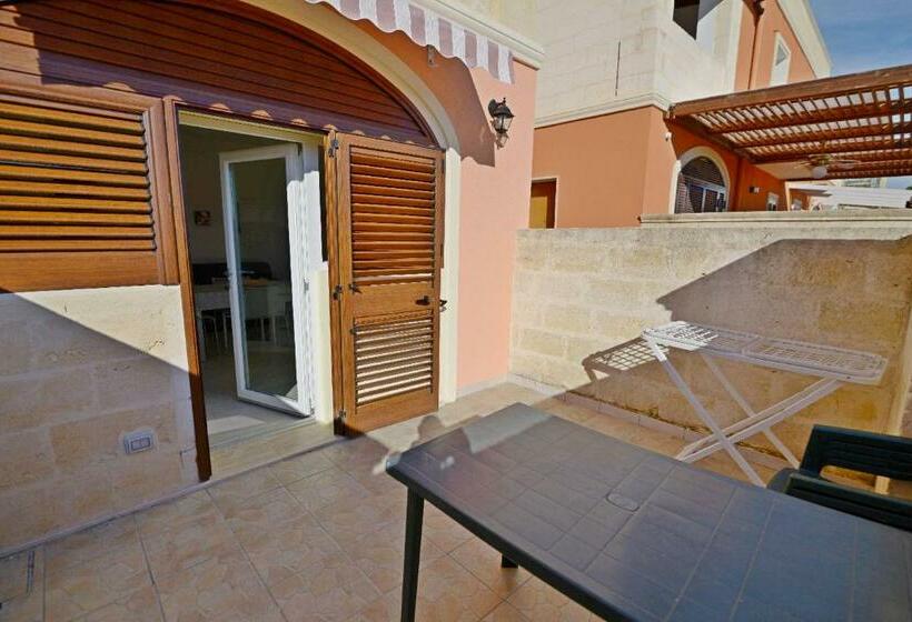 דירת חדר בקומת קרקע, Toto Residence