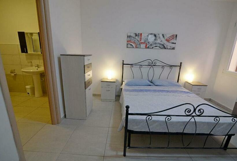 דירת חדר בקומת קרקע, Toto Residence