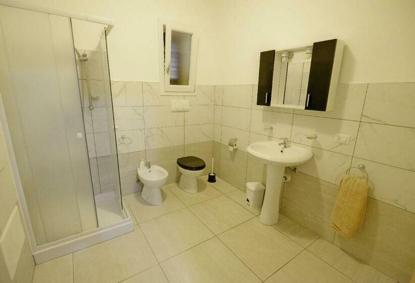 דירת חדר בקומת קרקע, Toto Residence