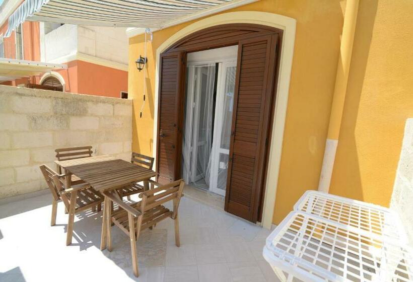 דירת חדר בקומת קרקע, Toto Residence